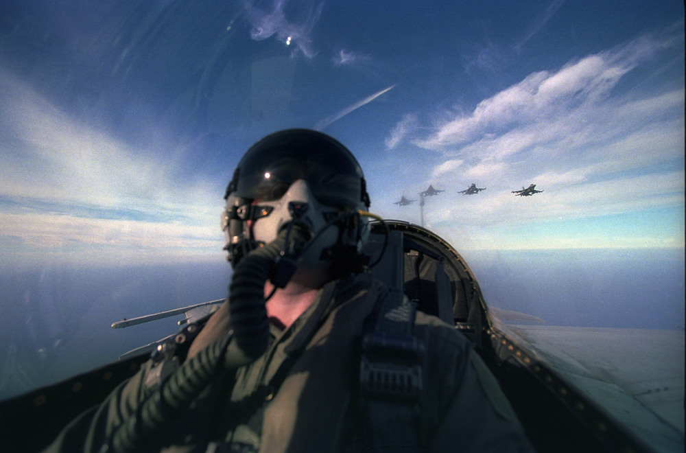  GK in an F16. Adriatic. 1999.&nbsp;&nbsp;© Gary Knight 